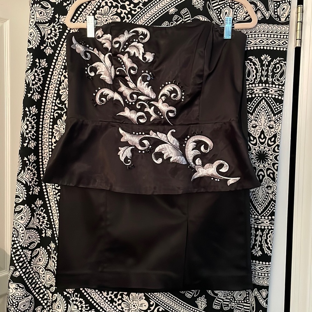 WHITE HOUSE BLACK MARKET 2 PIECE BUSTIER AND SKIRT